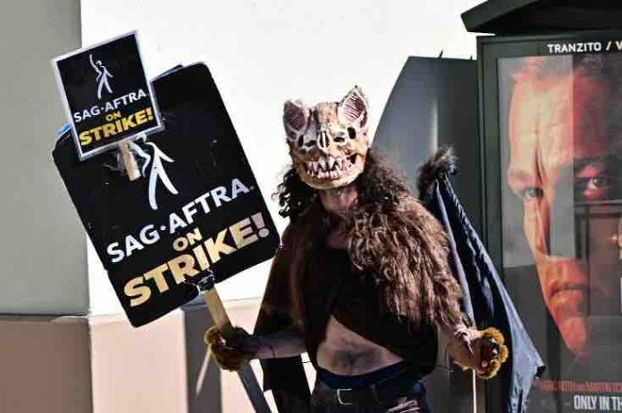 Les costumes de Barbie ou de super-héros Marvel au placard : les acteurs d’Hollywood ont célébré Halloween en boycottant l’univers des grands studios – Image 2